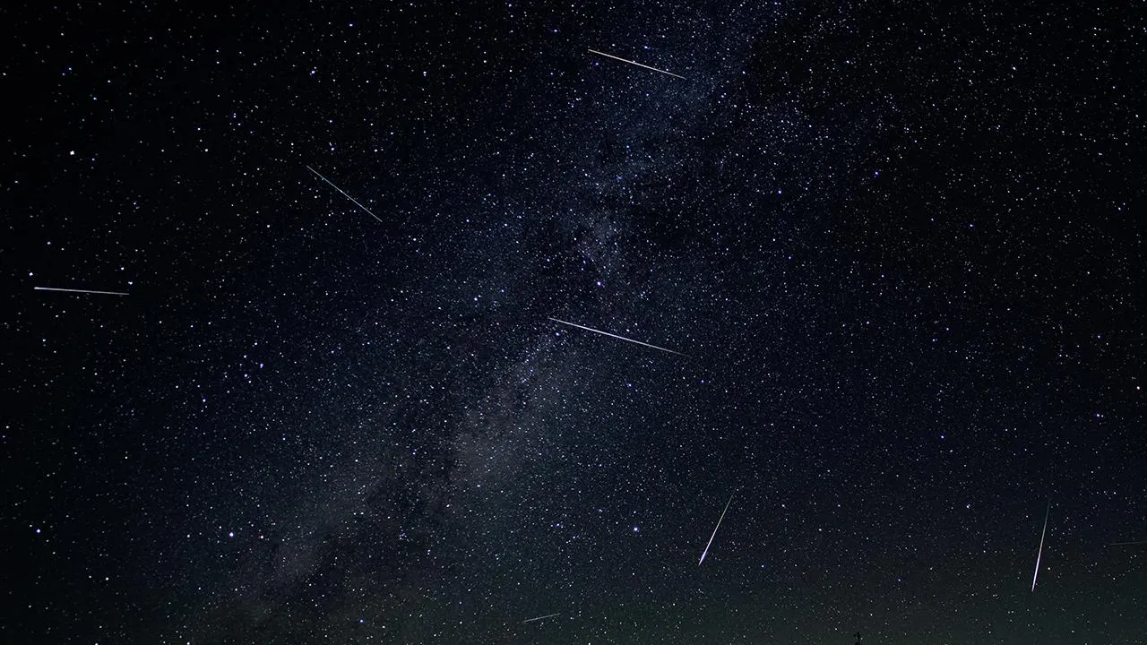 istockphoto.com/eatologo