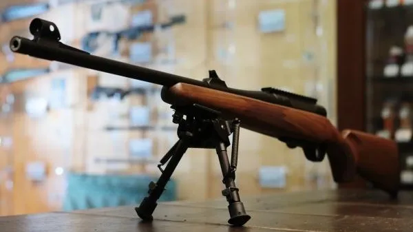 В Петербурге задержали пьяного мужчину, который стрелял из карабина с балкона