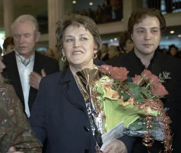 Исполнительница главной роли в фильме «Мама» Нонна Мордюкова на его премьере, 1999 год