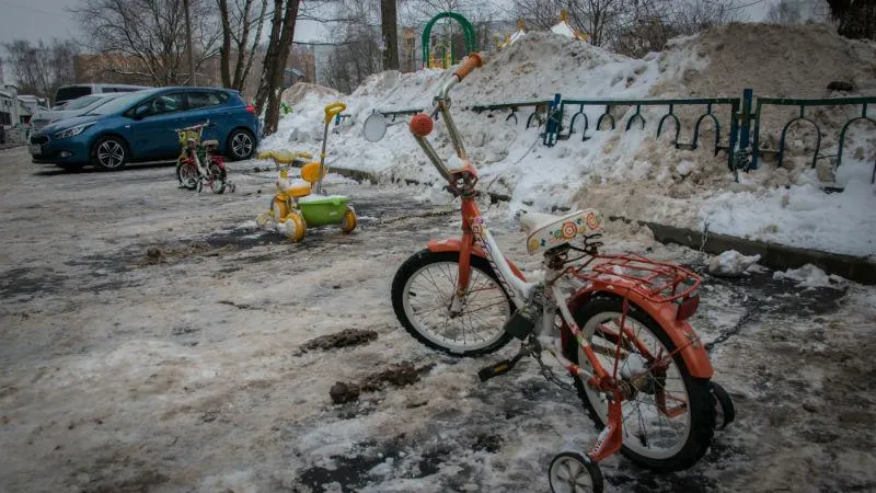 Парковку в Красногорске «застолбили» детскими велосипедами