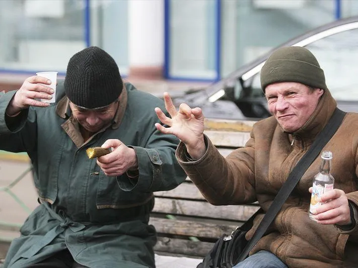 Неудачный гипноз: вместо водки мужчина стал пить по 20 л колы в день