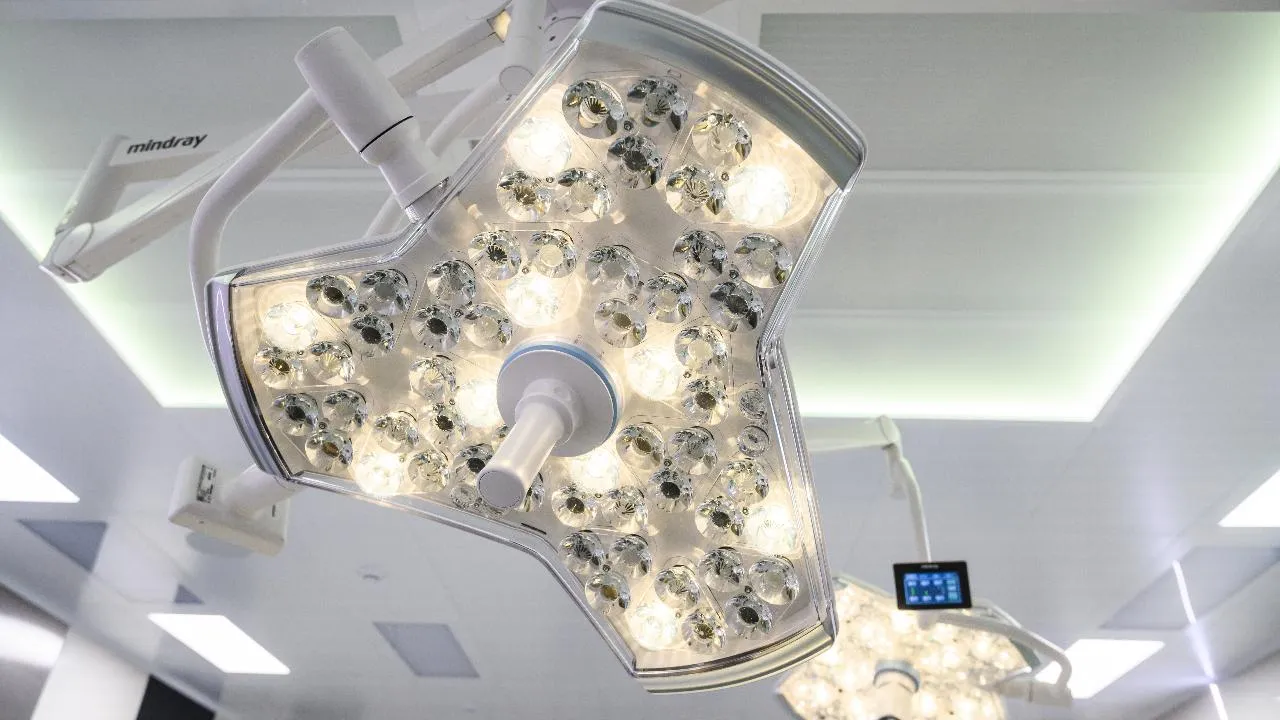 Врачи в Красногорске спасли ребенка, которому вилкой проткнуло щеку