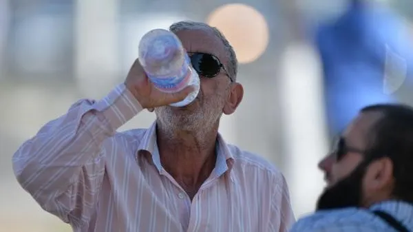 Врач-диетолог рассказала об опасности воды в пластиковых бутылках