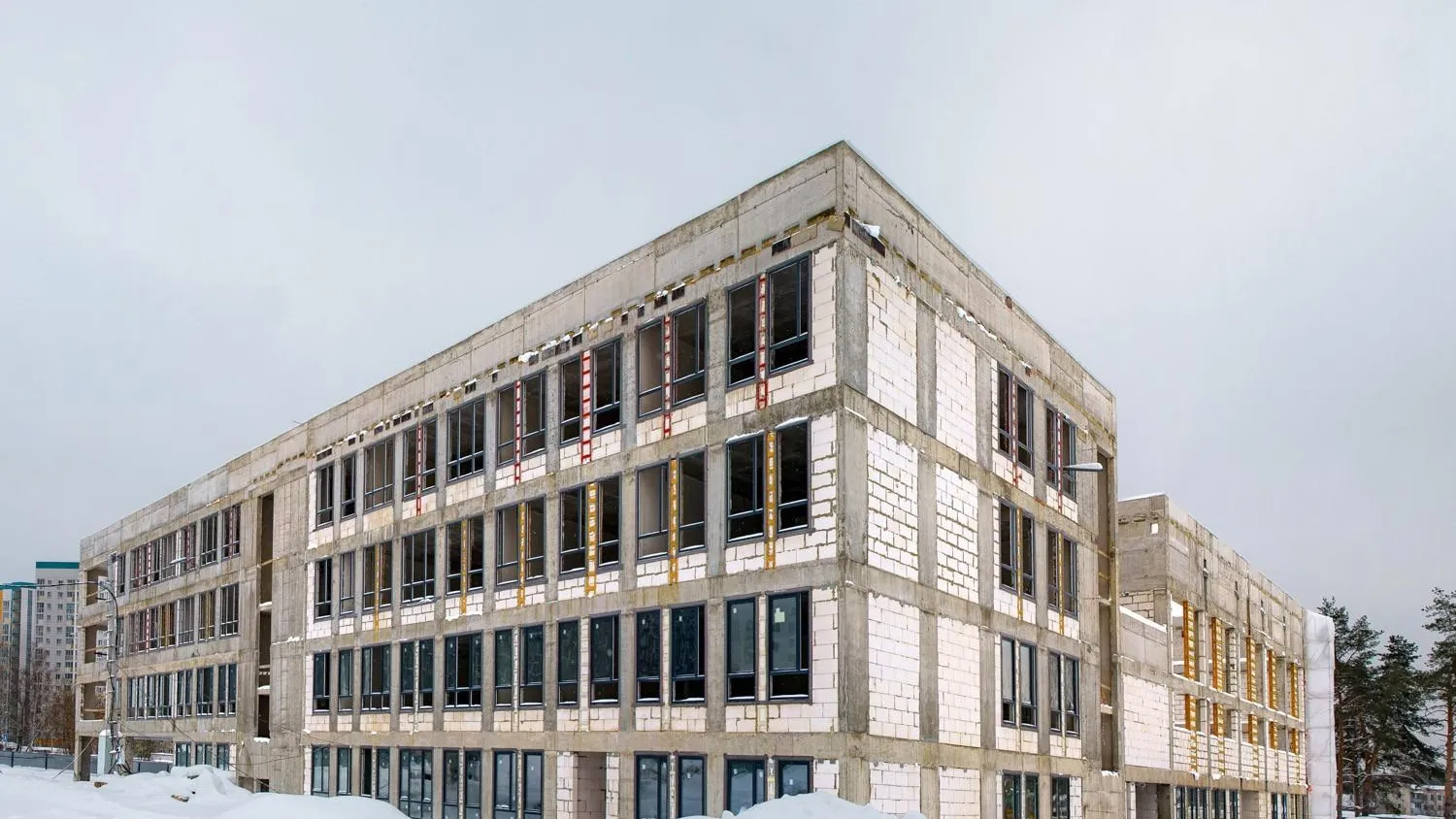 В ЖК «Мытищи Парк» наполовину завершили строительство второй школы