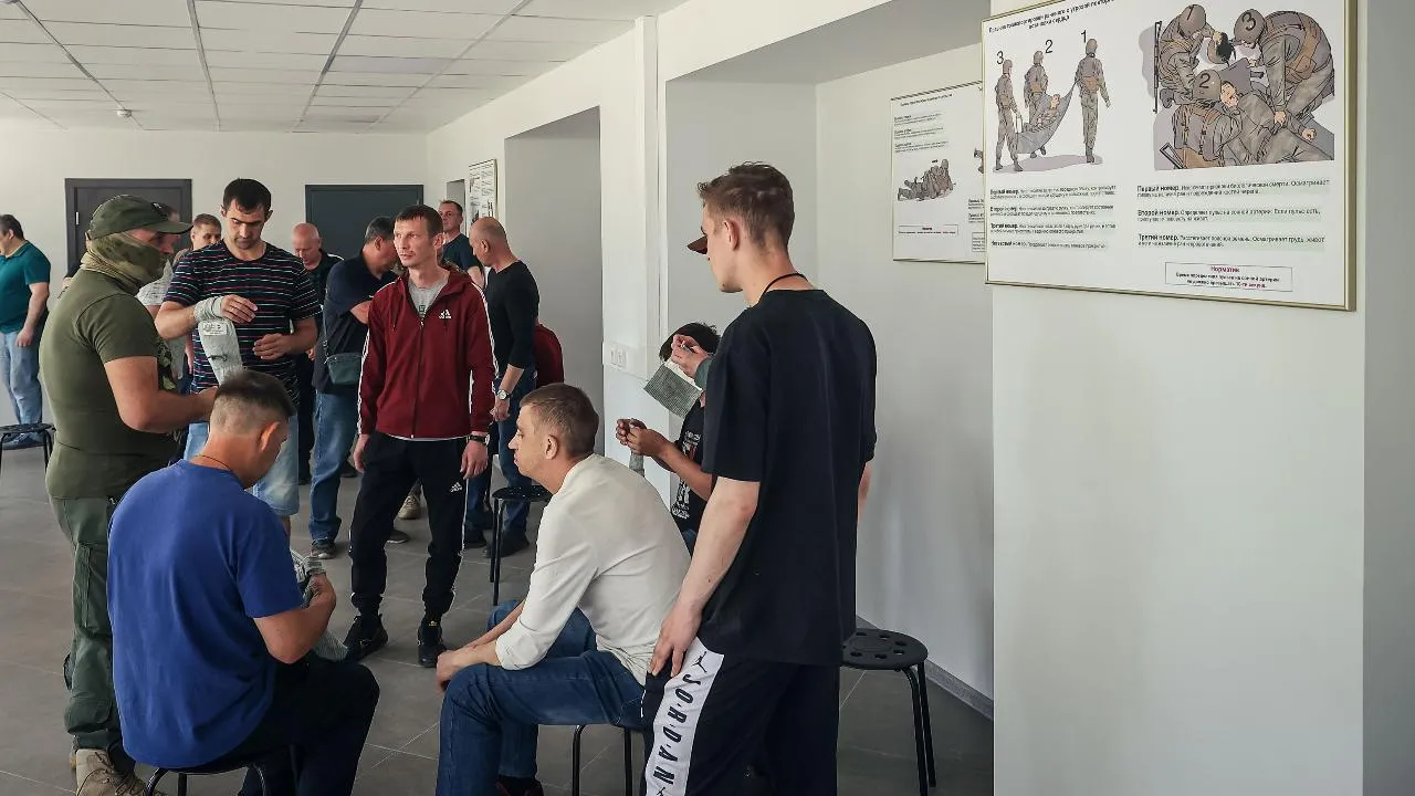 Военнослужащим, заключившим контракт от Московской области, рассказали о мерах поддержки