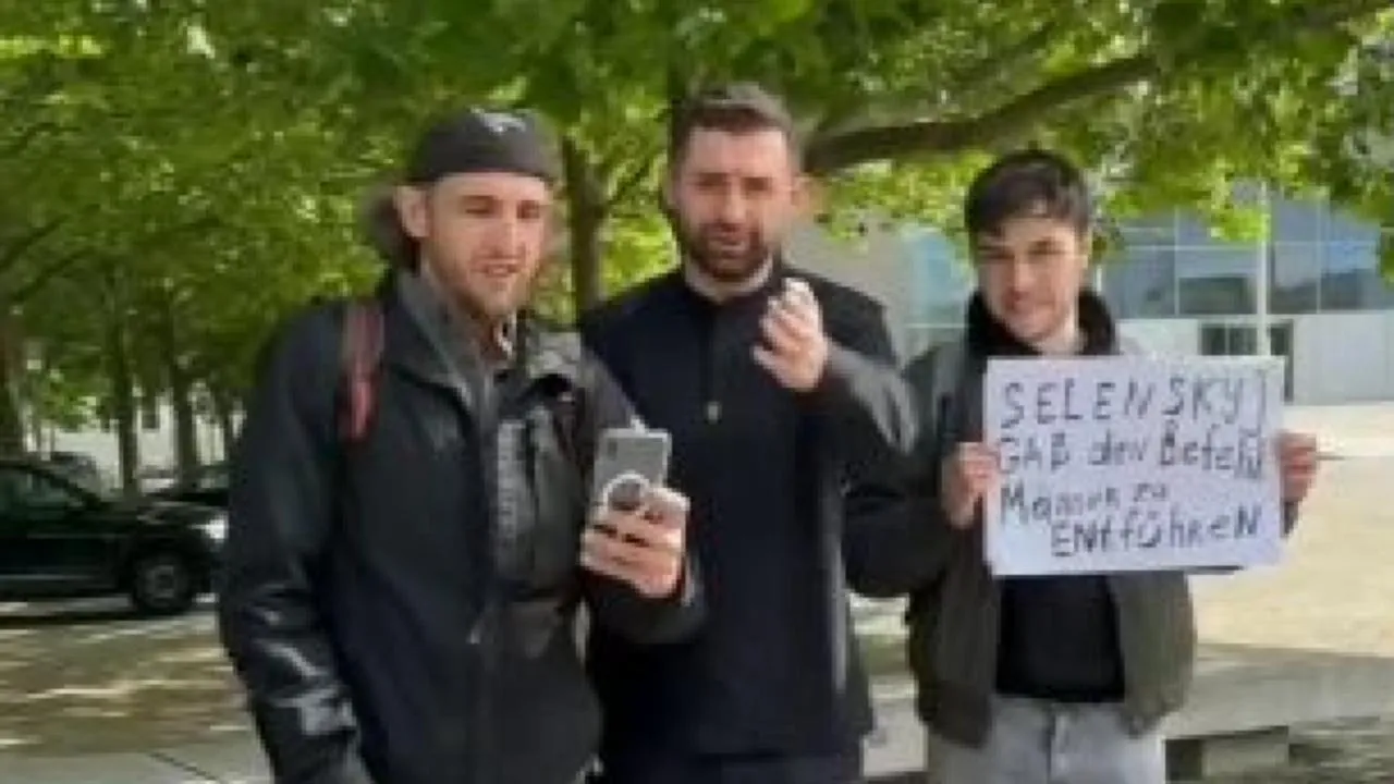Глава фрации «Слуга народа» Арахамия сфотографировался в Германии с противниками мобилизации