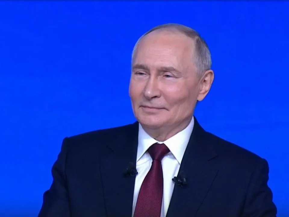 «Можно бахнуть пивка?»: самые необычные вопросы россиян на прямой линии с президентом