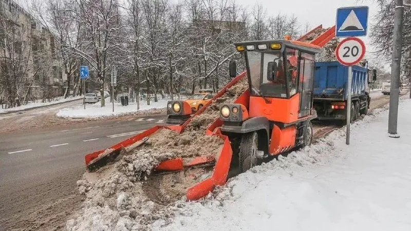 Воробьев призвал своевременно закупать снегоуборочную технику