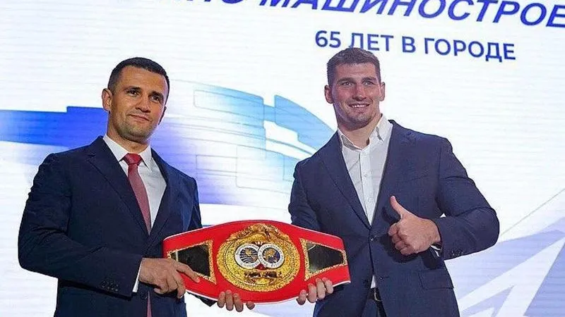 Известный боксер отдал в музей Реутова свой чемпионский пояс