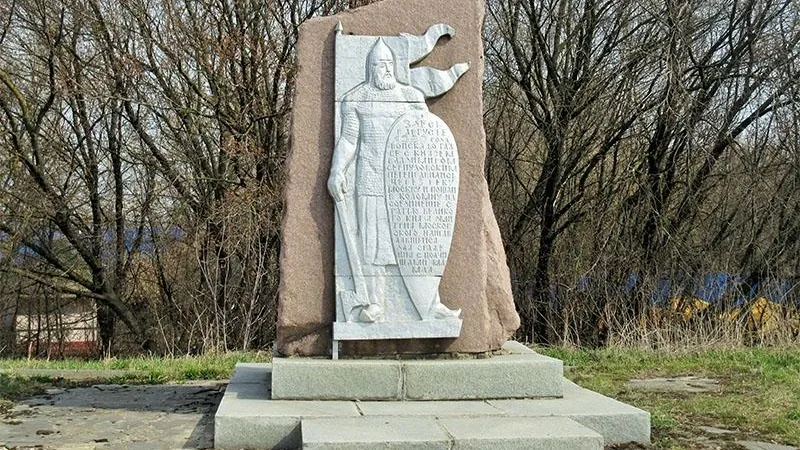 Памятный знак у Брашевского перевоза 