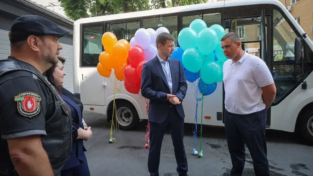 Глава Балашихи передал пассажирский автобус детскому дому в Донецке