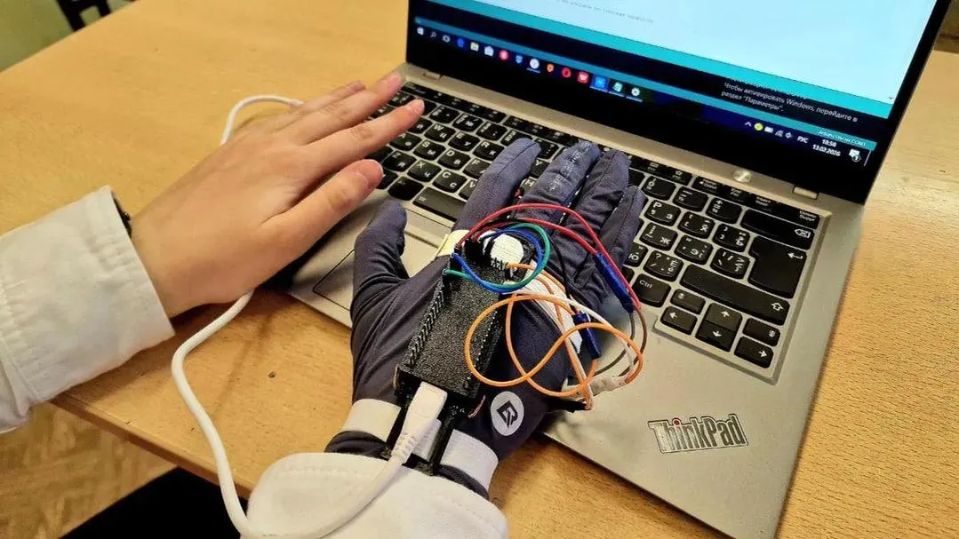 Будущее на кончиках пальцев: девочка из Балашихи создала инновационную мышь-перчатку