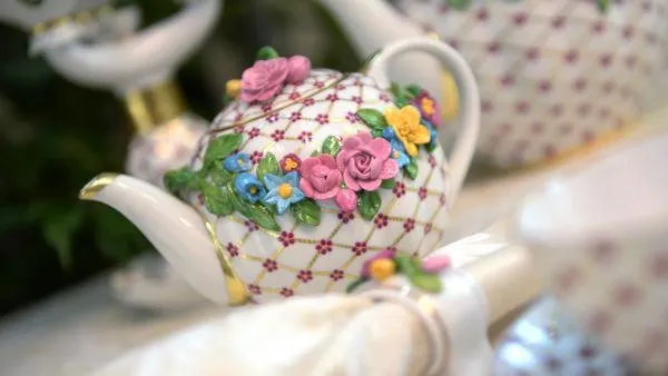 Столичный «благодетель» обещал подарить посуду старушке, а сам обокрал ее 