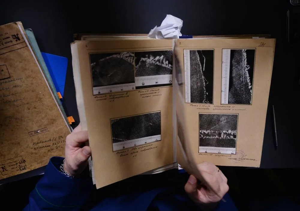 Материалы дела на пресс-конференции, посвященной рассекреченным данным материалов уголовного дела и расследованию гибели группы Игоря Дятлова