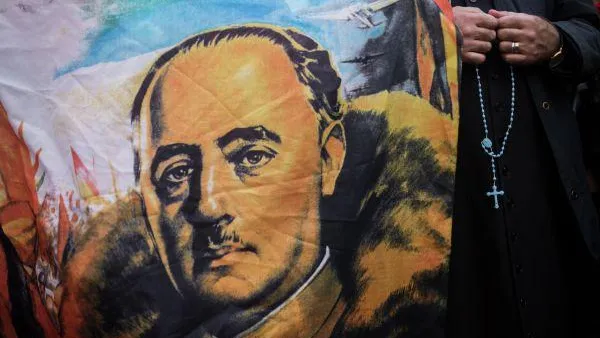 Испанцы избавились от последнего напоминания о диктаторе Франко