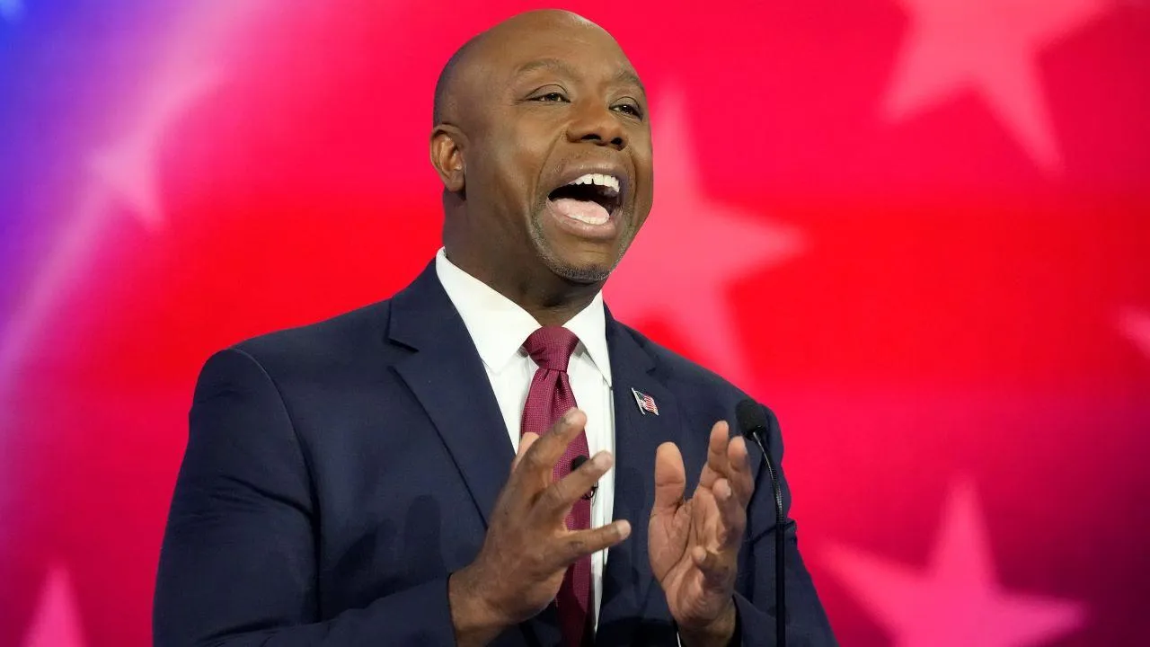 Желавший уничтожения ВС РФ республиканец снялся с президентских выборов