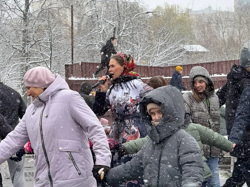 Хоровод в Центральном парке.&nbsp;Фото: администрация г.о. Реутов