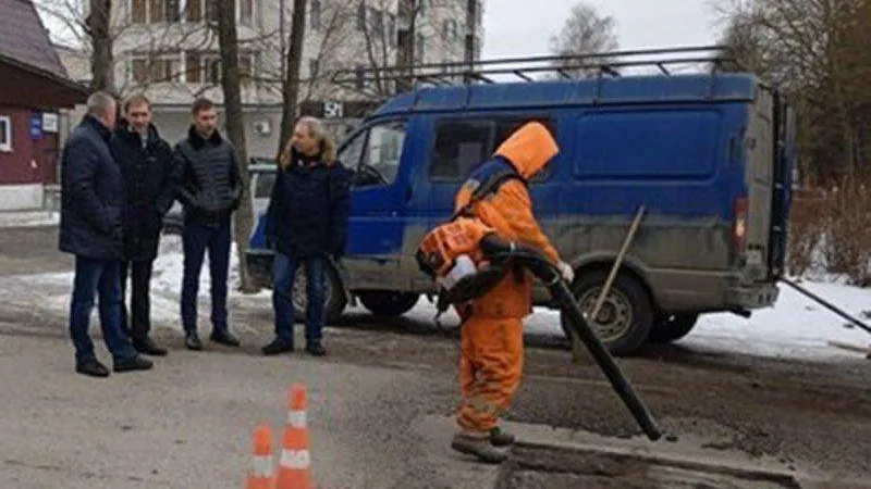 В Чехове взяли на контроль ремонт дефектов в дорожном покрытии