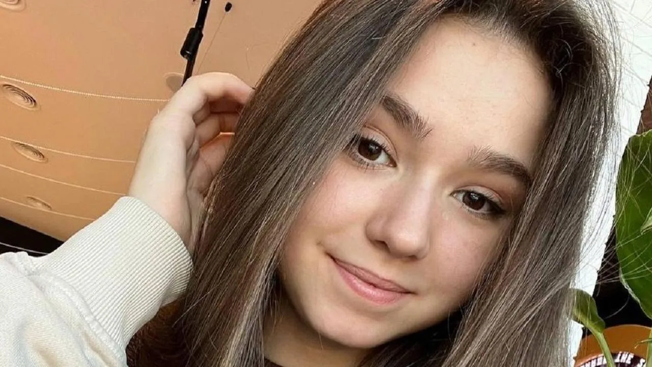 «Старик с прицепом»: 18-летняя Валиева встречается с 31-летним хоккеистом — личная жизнь фигуристки пугает поклонников