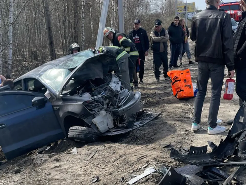 «Муж стоял на коленях и плакал»: в страшном ДТП под Шатурой погибла женщина-водитель