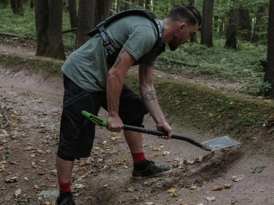 «Подойти и взять это может только тот, кто знает секреты схрона»: спецназовец рассказал о тайниках диверсантов