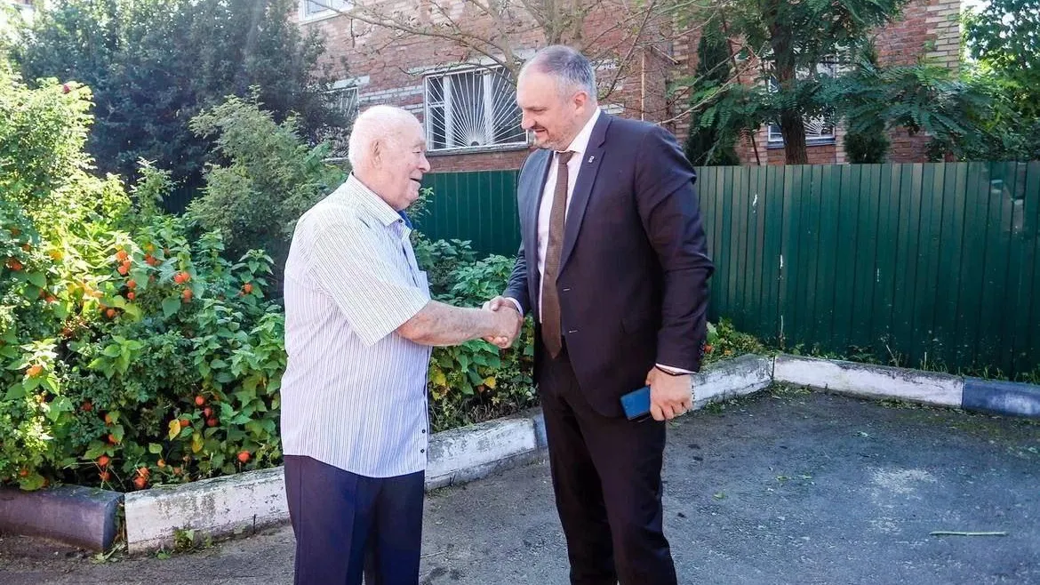 Глава Каширы поздравил ветерана с 85-летием