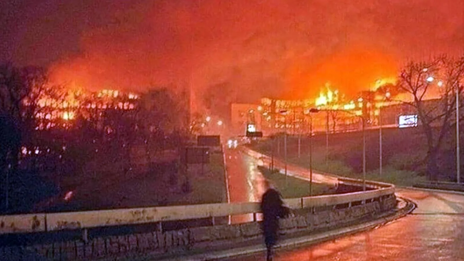 Белград в огне после авиаударов НАТО. Сербия, 1999 год