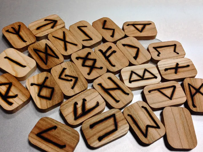 «У рун категорически запрещено спрашивать»: эксперт рассказала, какие вопросы нельзя задавать рунам