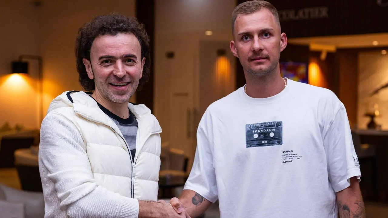 Гендиректор ЦСКА Роман Бабаев и полузащитник Дмитрий Баринов