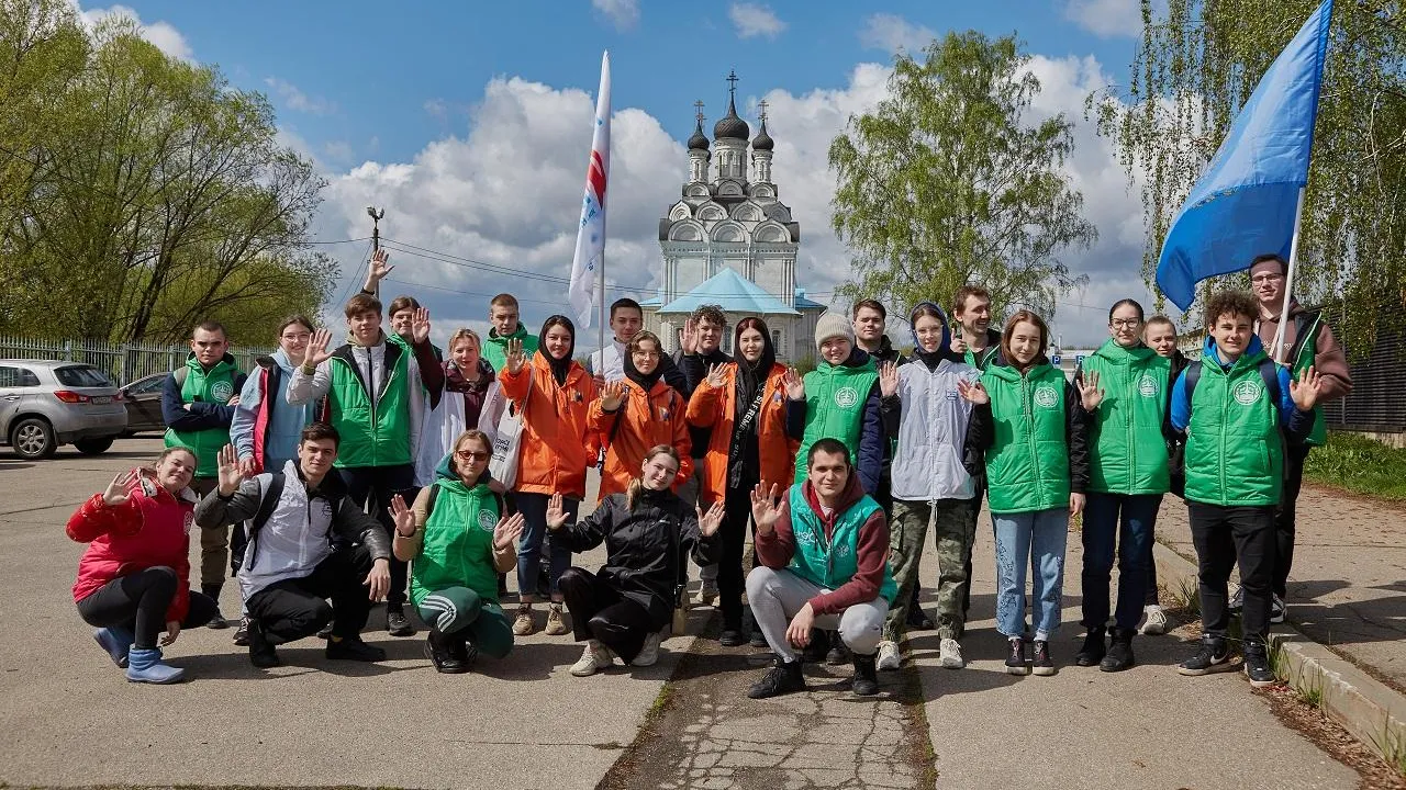 Молодежь Подмосковья провела субботник в Мытищах в рамках акции «Трудкрут»