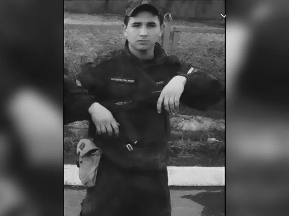 «Вы ее не слушайте»: командир успокоил мать погибшего бойца СВО, которую донимала невестка