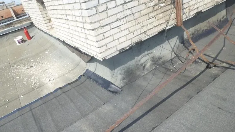 Управдому в Дубне пришлось чинить потекшую крышу