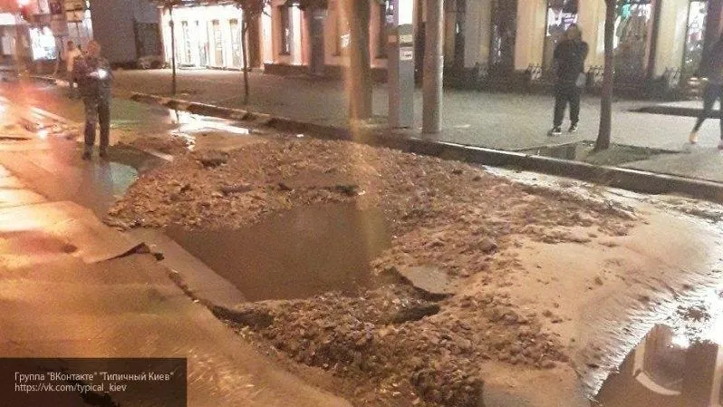 В Киеве «уплыл» асфальт