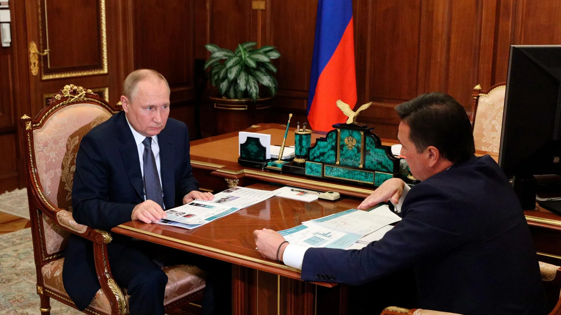 Губернатор Подмосковья поздравил Путина с днем рождения