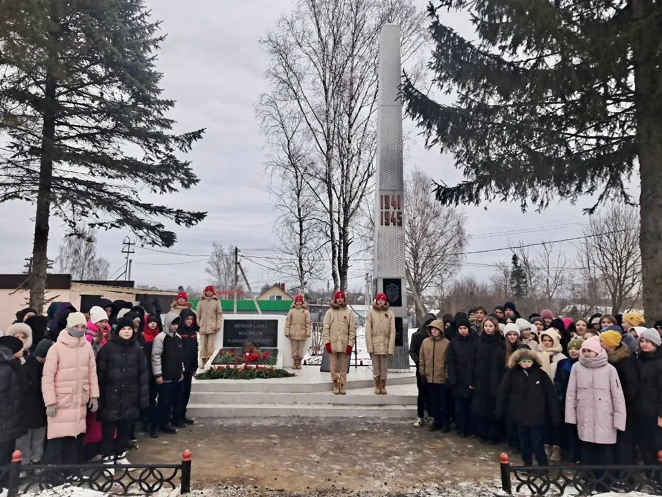 Памятный митинг у мемориала в селе Середа. Фото: Серединский ЦСДК