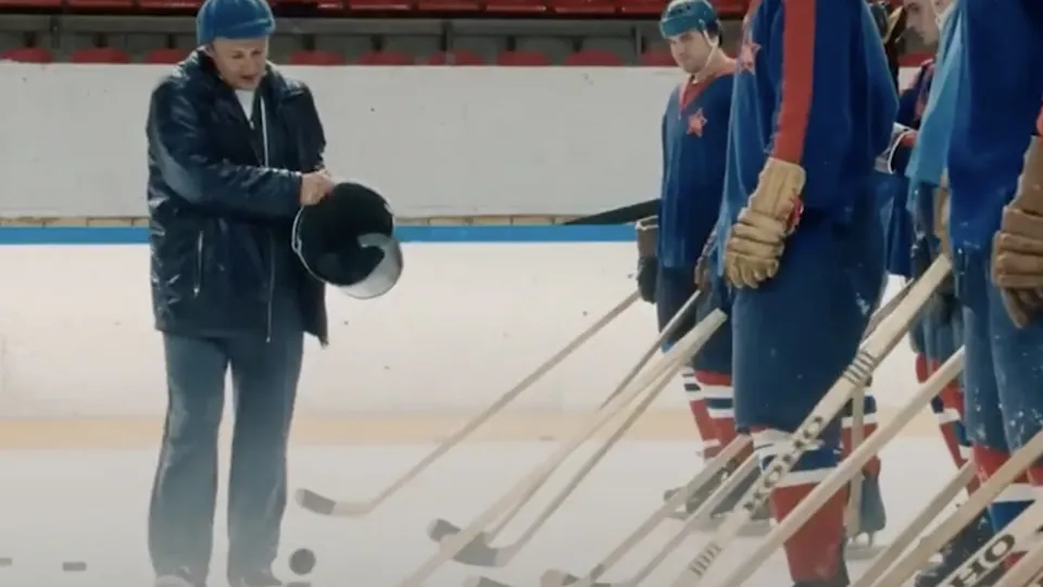 Кадр из фильма «Легенда №17». Режиссер Н. Лебедев. 2012 год