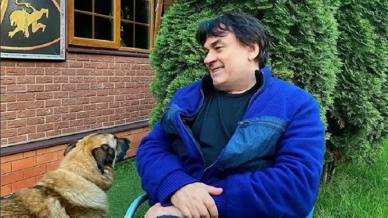 Житель Красногорска певец Александр Серов победил коронавирус