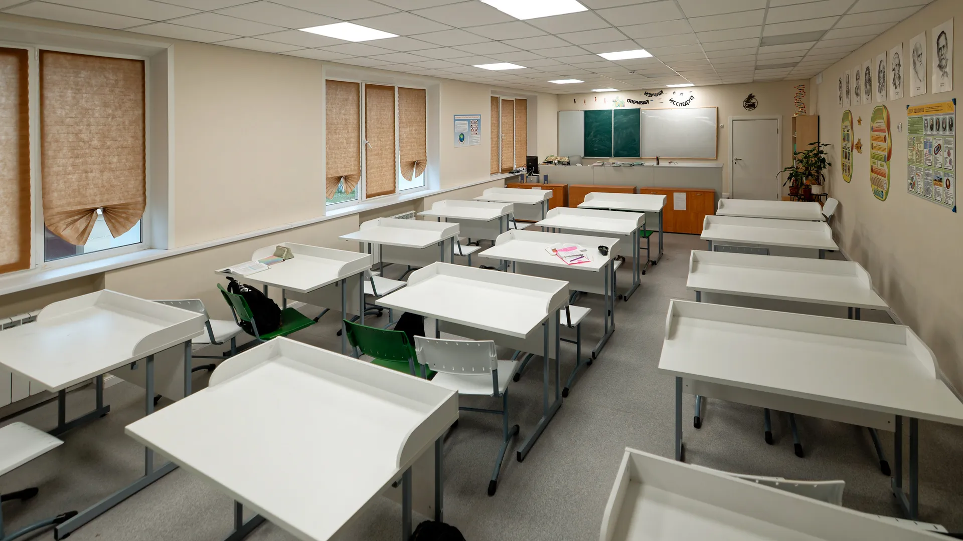 Идет новая эра: портфели школьников предложили досматривать в поисках запрещенных предметов