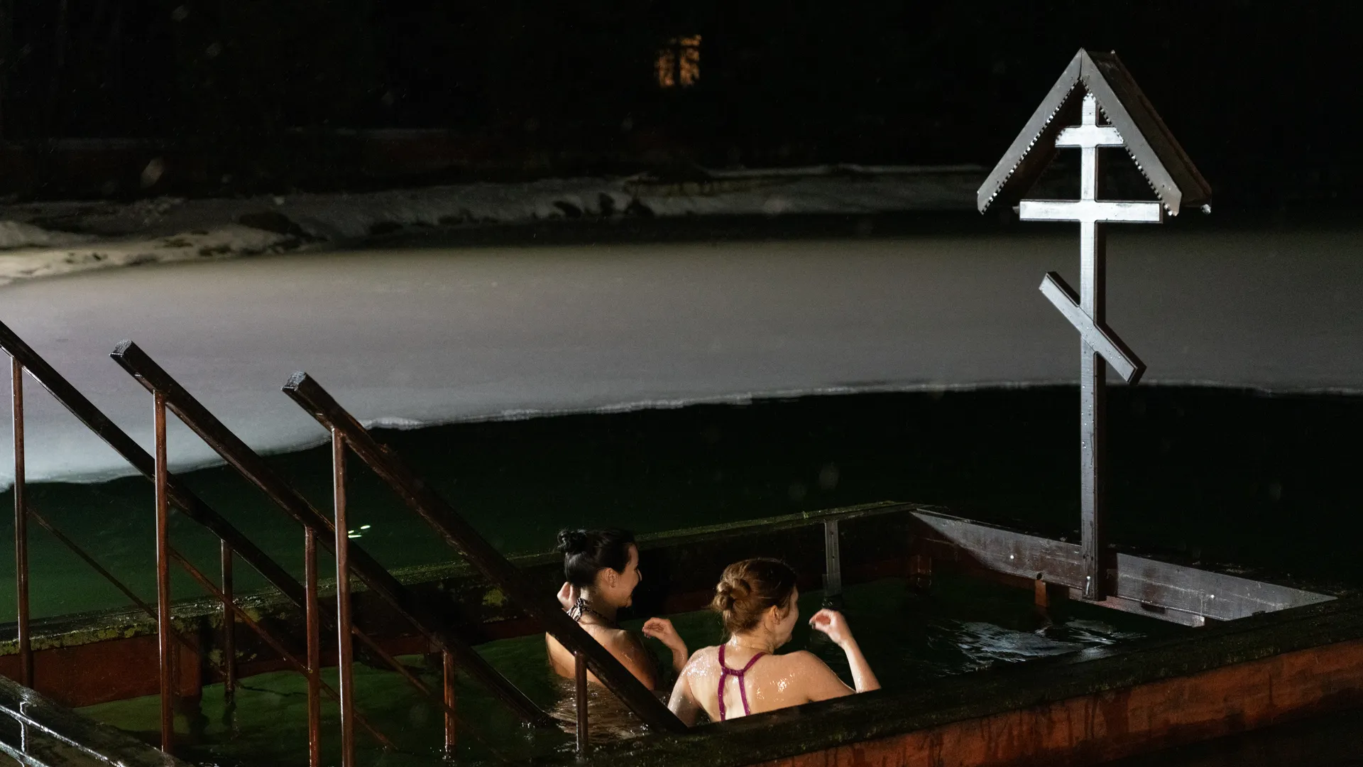 Крещенские купания у Елисаветенского храма в мкр. Опалиха округа Красногорск