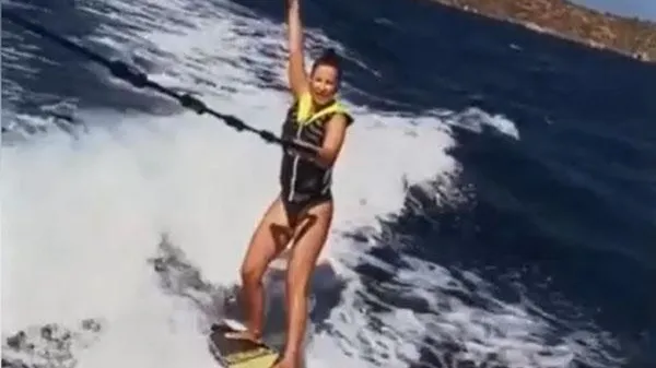 Лорак и ее дочь научились кататься на вейкборде