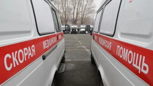 МЧС: три человека погибли при обрушении крыши здания в Дзержинском