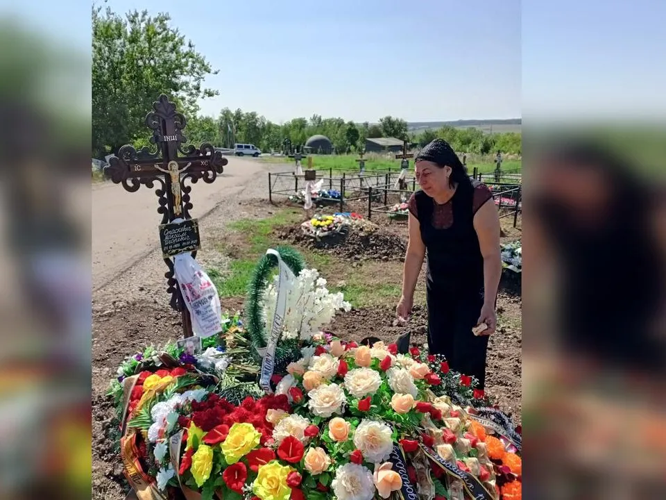 «Нам сказали гордиться сыном»: спасавшего людей разведчика похоронили в Донецке рядом с Захарченко