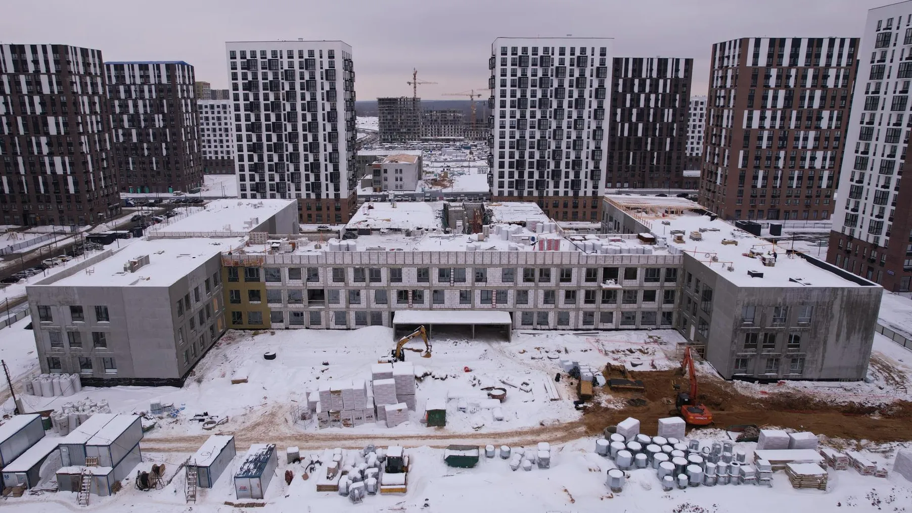 Школа в ЖК «Пригород Лесное». Съемка с коптера/стрингеры РИАМО