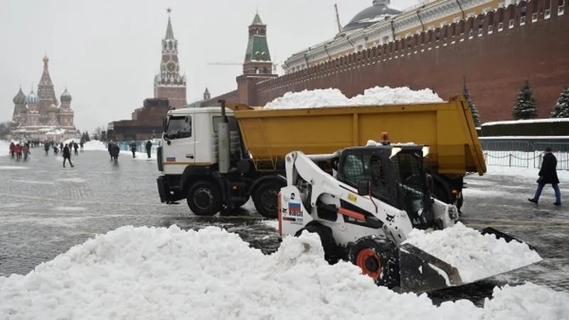Почти 9 тысяч грузовиков со снегом вывезли из Москвы за сутки