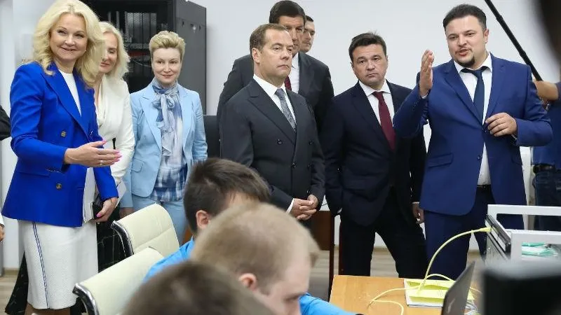 Высокий спрос на профтехобразование. Премьер-министр РФ и губернатор проверили работу IT‑колледжа «Ростелекома»