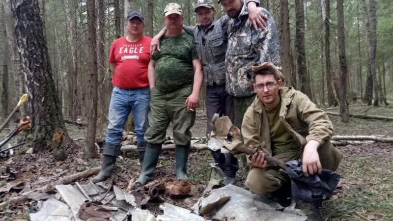 Егерь обнаружил обломки военного самолета времен ВОВ в Кубинке