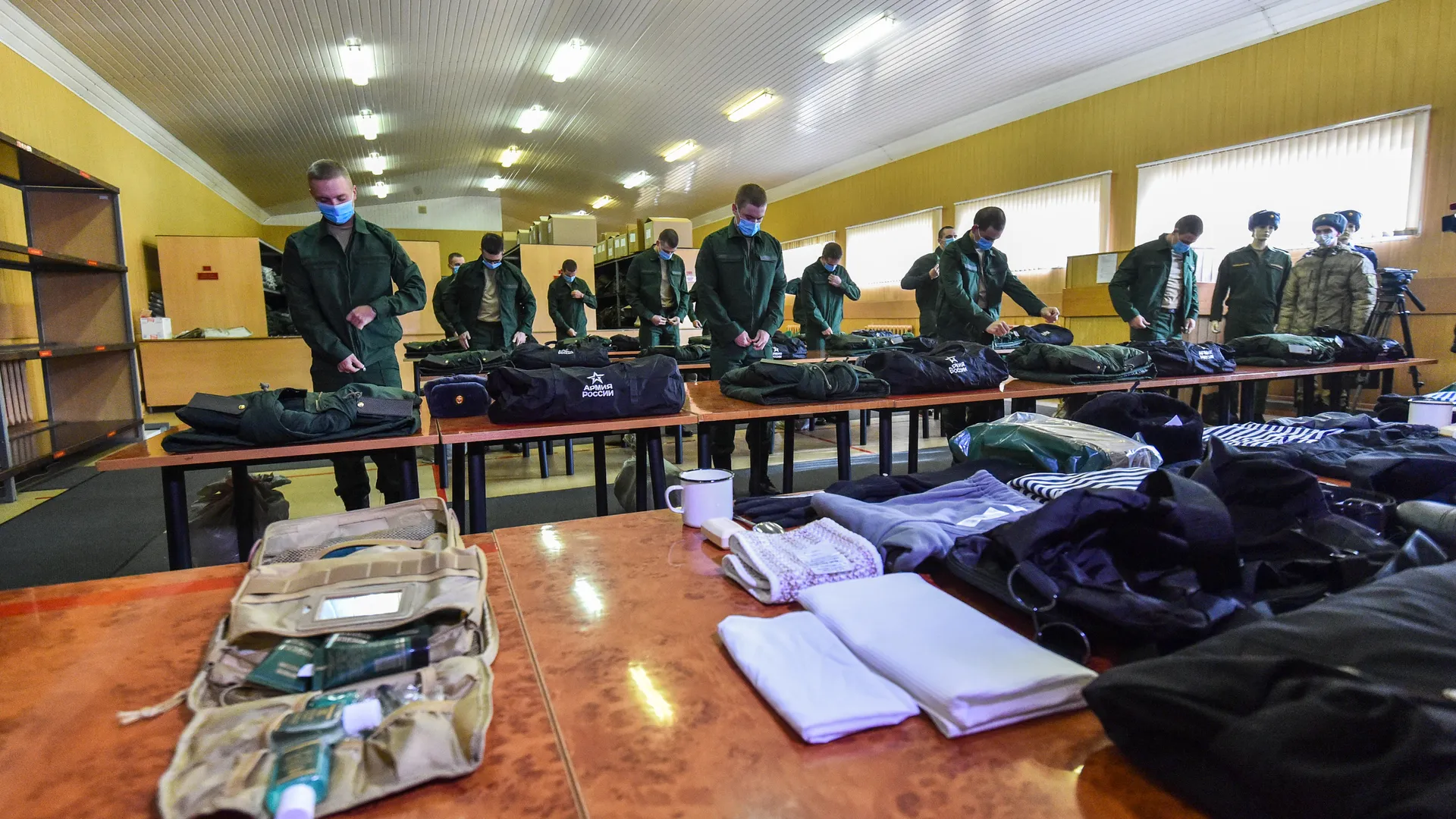 Отправка призывников к местам прохождения военной службы с городского сборного пункта Военного комиссариата города Москвы