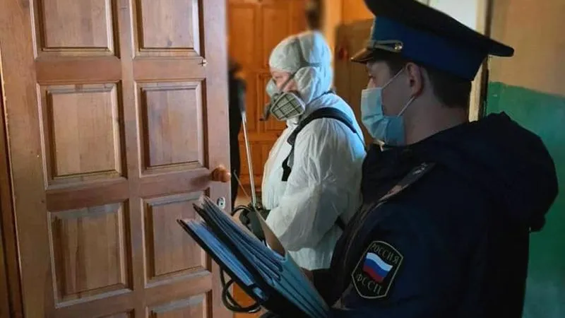 В Павловском Посаде судебный пристав спас человека во время травли тараканов