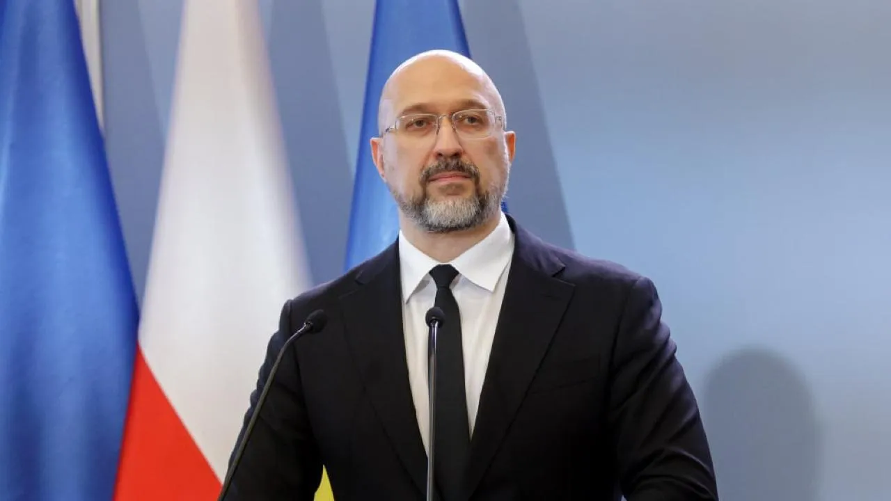 Премьер Шмыгаль призвал украинцев вернуться домой, чтобы вступить в ВСУ