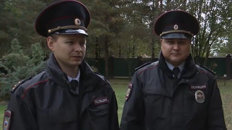 Сотрудники полиции помогли эвакуировать пожилых граждан из горящего пансионата в Черноголовке